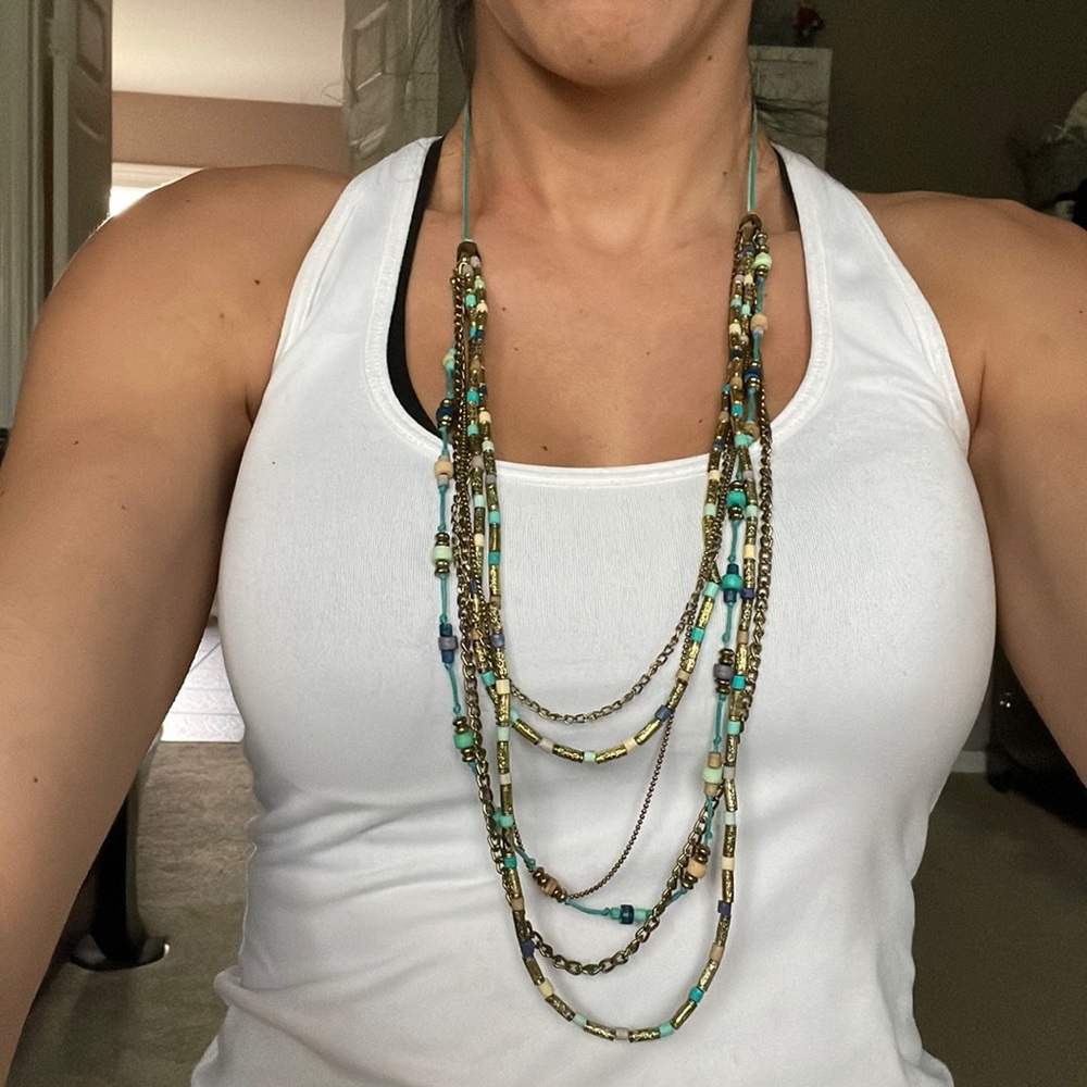 In good condition long necklace